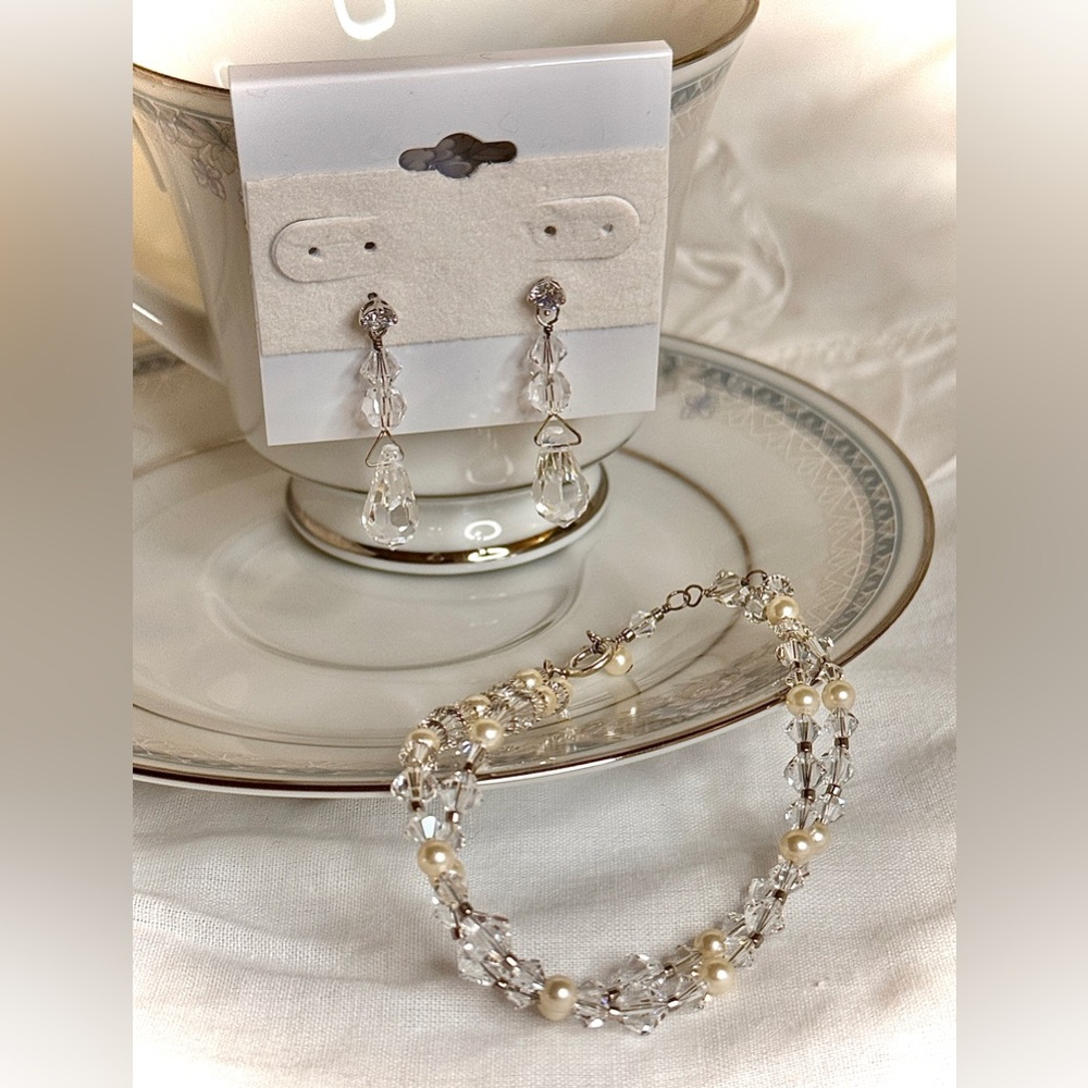 Elegant Silver and Pearl Jewelry Set
